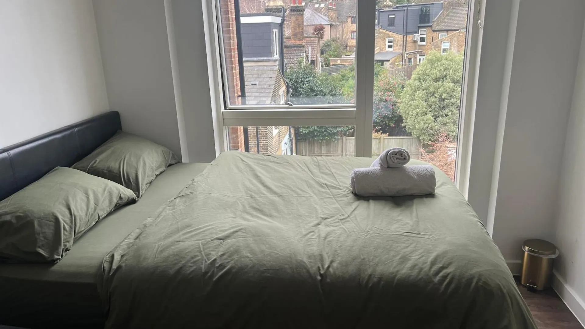 Remarkable 1-Bed Apartment In London With Balcony United Kingdom